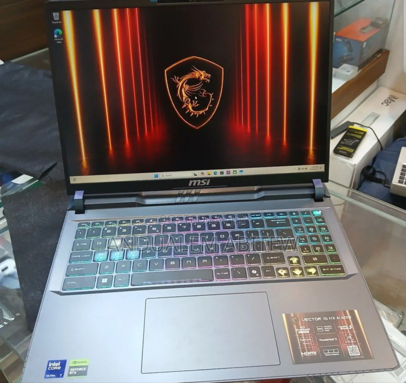 New Laptop MSI Vector 17 HX AI A2XWJG 16GB Intel Core Ultra 7 SSD 1T