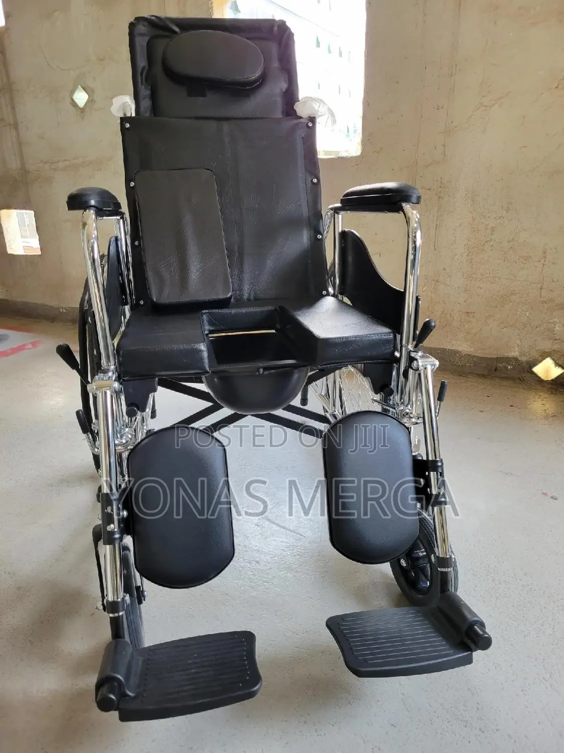 Toilet Wheelchairصwheelchair(L×W×H):96×68×123cm Folding Size