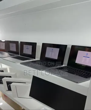 New Laptop Apple MacBook Pro M1 16GB Intel Core I9 SSD 1T