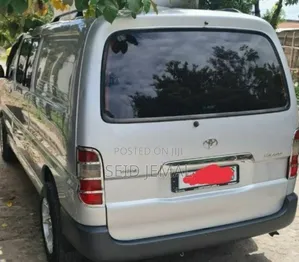 Toyota HiAce 2011 Silver