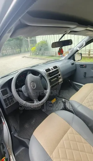 Toyota HiAce 2011 Silver