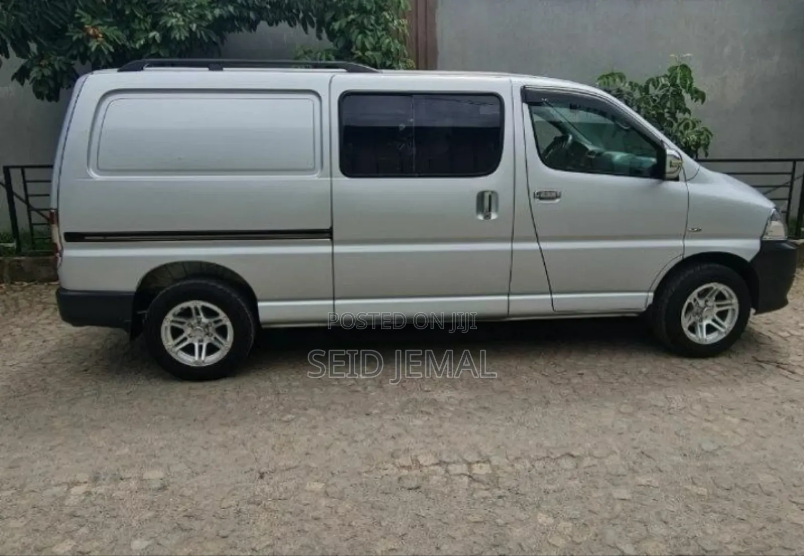Toyota HiAce 2011 Silver