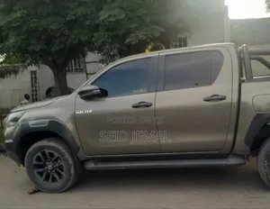 Toyota Hilux 2022 Gray