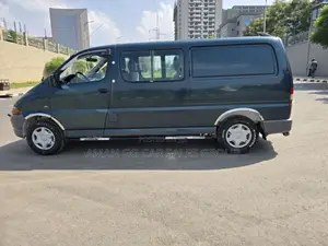 Photo - Toyota HiAce 2005 Green