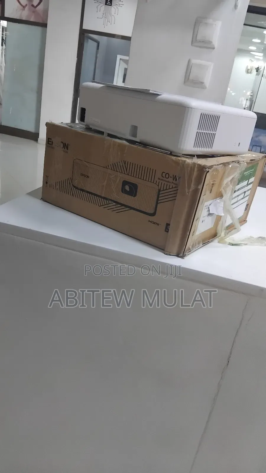 Brand New Epson Projector Co-W01 With Remote and Manual