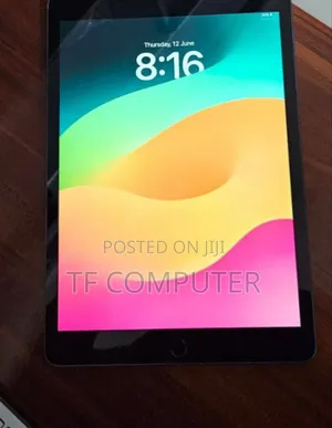 Photo - New Apple iPad 10.2 (2021) 256 GB Gray