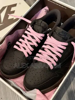 Photo - Air Jordan 1 Retro Low Og