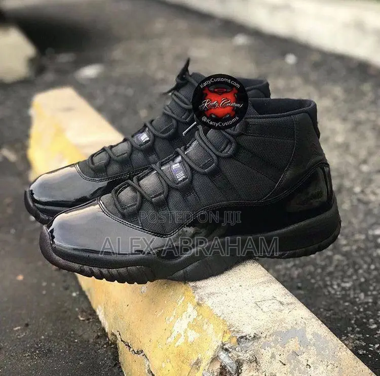 Jordan 11 Retro Triple Black 