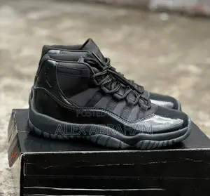 Photo - Jordan 11 Retro Triple Black 
