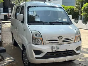 Photo - Bus 2018 White