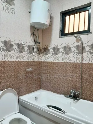 5bdrm Villa in House, Yeka for rent