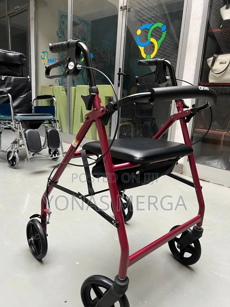 Walker With Padded Back and Seat for Resting烊نpocket Walker