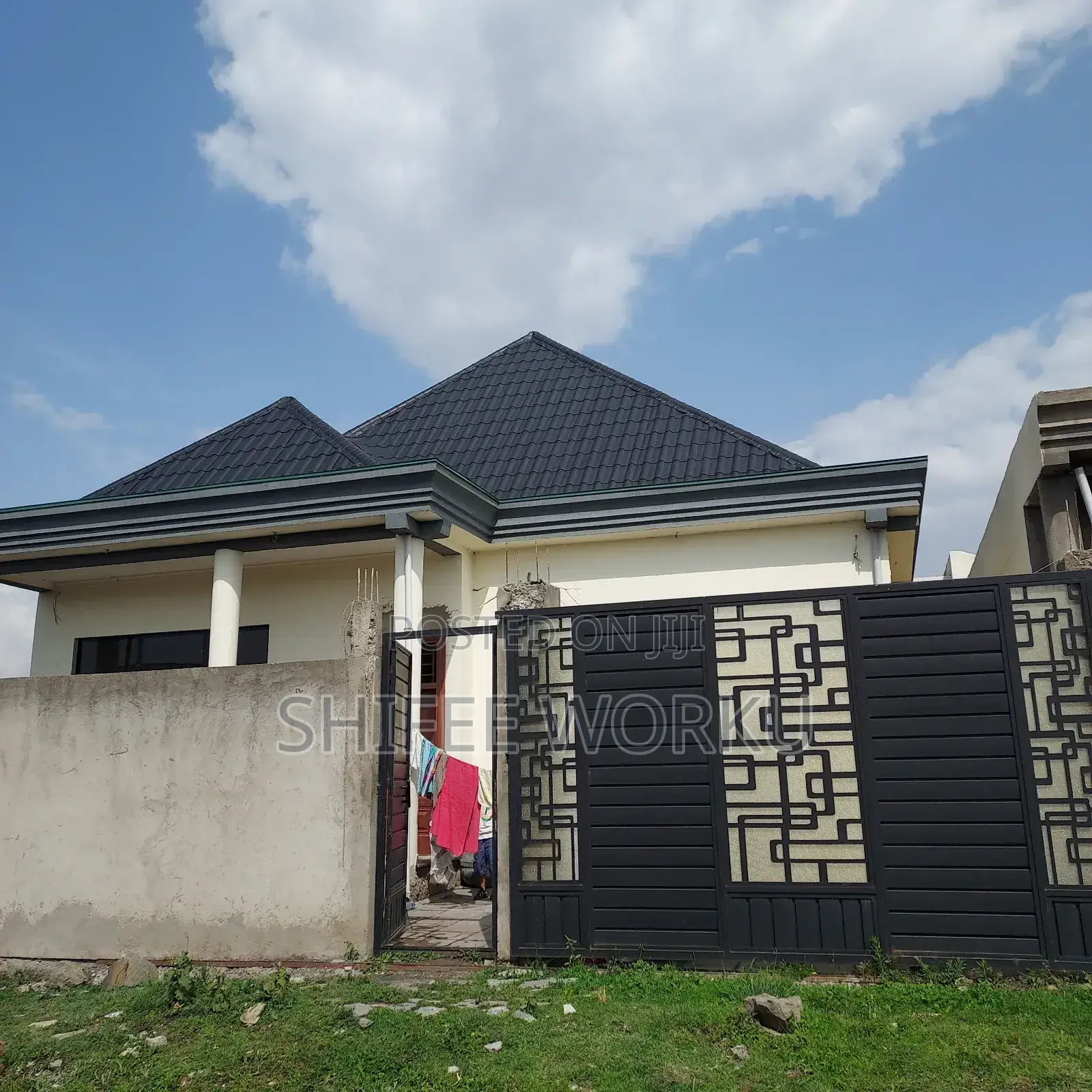 6bdrm Villa in Tafo Around Ccd, Yeka for sale
