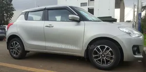 Suzuki Swift 2023 Silver