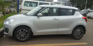 Suzuki Swift 2023 Silver