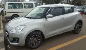 Photo - Suzuki Swift 2023 Silver