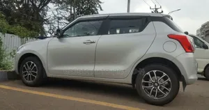 Suzuki Swift 2023 Silver