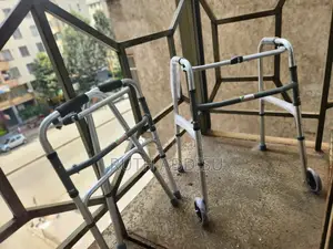 Photo - Medical Walker走了walker轟炸walker和平walker與會walker受傷walker