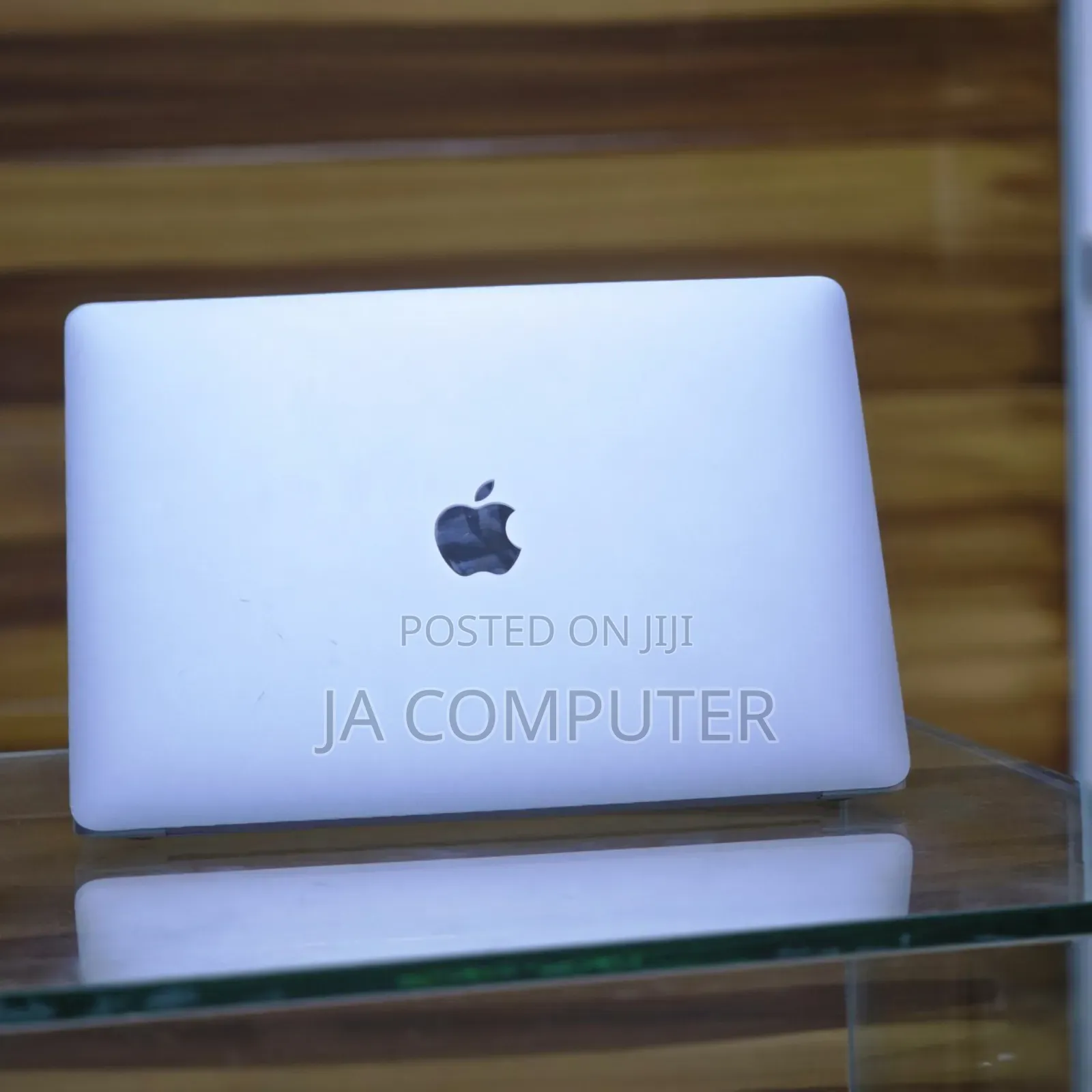 New Laptop Apple MacBook Pro 2023 M2 8GB Apple M2 SSD 256GB