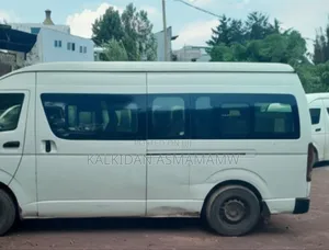 Toyota HiAce 2014 White