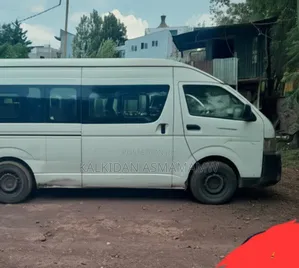 Toyota HiAce 2014 White