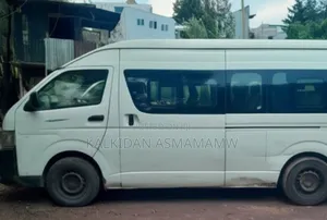 Toyota HiAce 2014 White