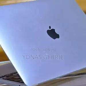 Photo - New Laptop Apple MacBook Pro 2022 M2 8GB Apple M2 SSD 256GB