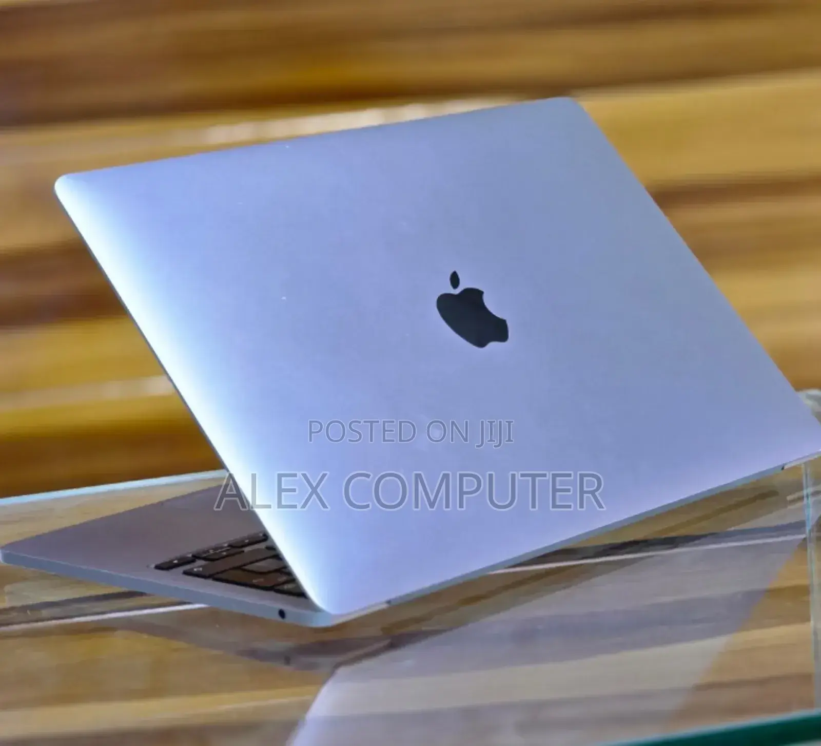 New Laptop Apple MacBook Pro 2022 M2 8GB Apple M2 SSD 256GB