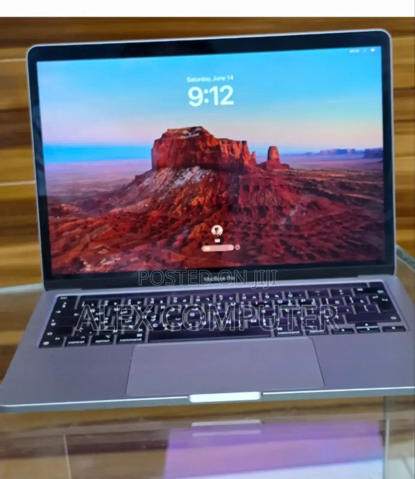 New Laptop Apple MacBook Pro 2022 M2 8GB Apple M2 SSD 256GB