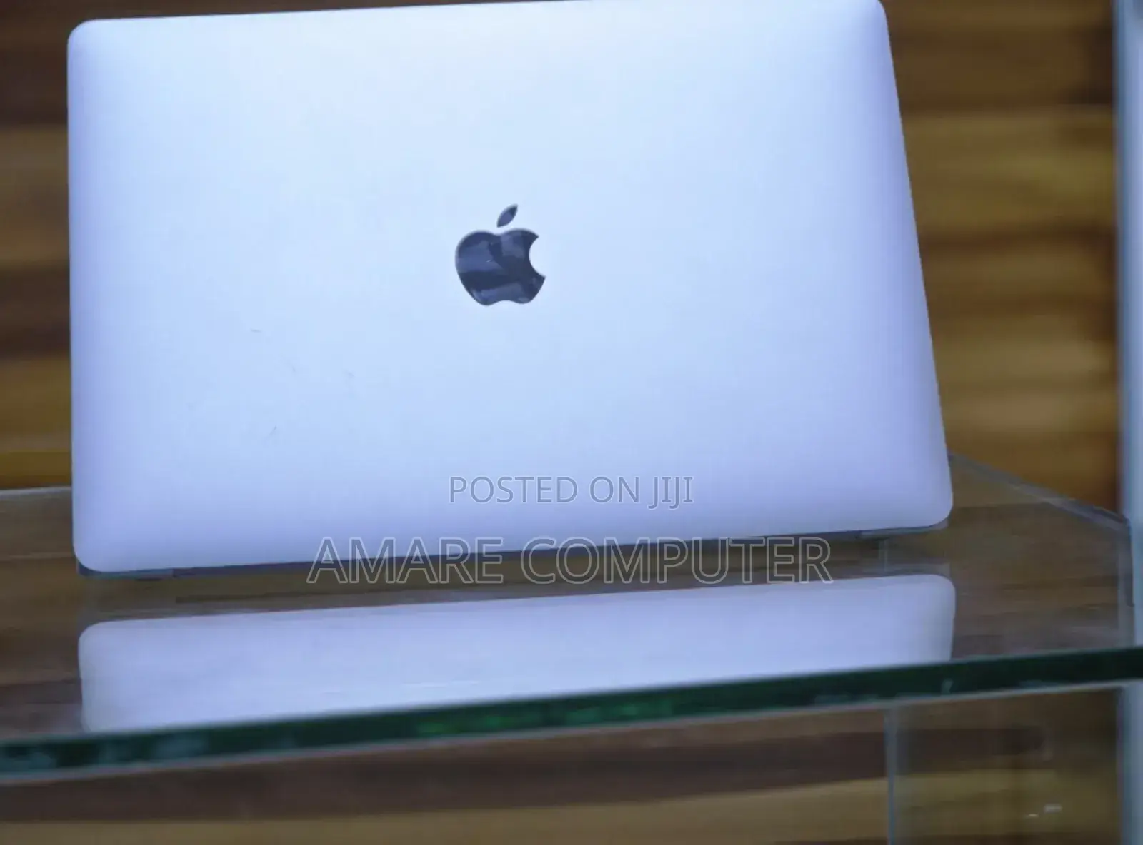 New Laptop Apple MacBook Pro 2022 M2 8GB Apple M2 SSD 256GB