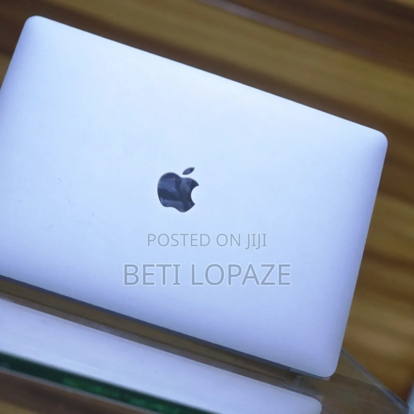 New Laptop Apple MacBook Air 2022 M2 8GB Apple M2 SSD 256GB