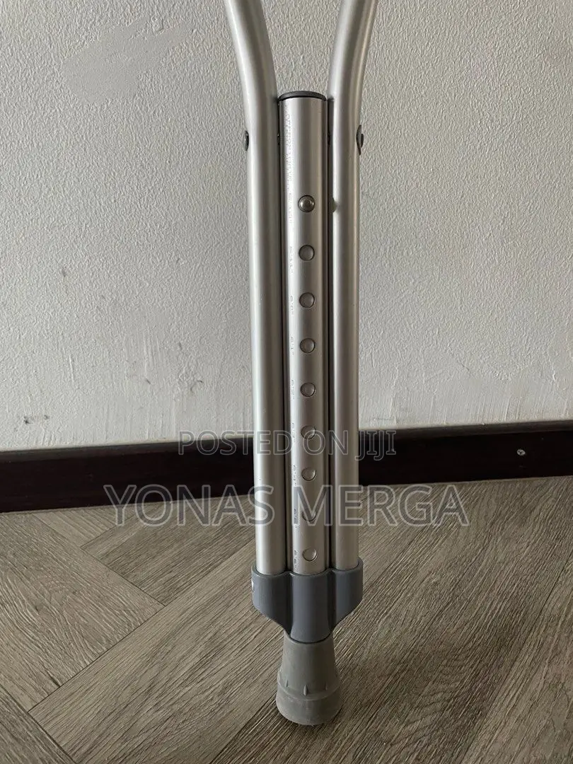 Indoor/Outdoor Use:Snug3 Crutches for Adults