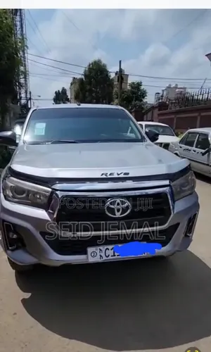 Photo - Toyota Hilux 2022 Silver