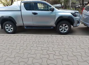 Toyota Hilux 2022 Silver