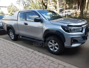Toyota Hilux 2022 Silver