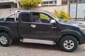 Toyota Hilux 2012 Black