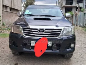 Photo - Toyota Hilux 2012 Black