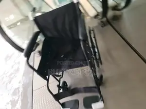 Photo - Wheelchair地震wheelchair的跟wheelchair鉛去wheelchair銳意wheelchair