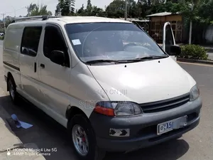 Photo - Toyota HiAce 1999 White