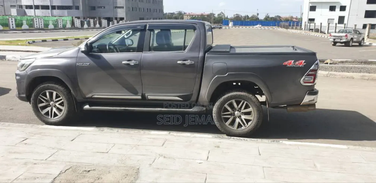 Toyota Hilux 2017 Gray