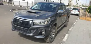 Photo - Toyota Hilux 2017 Gray