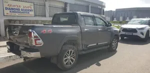 Toyota Hilux 2017 Gray
