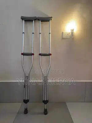 Photo - 2pcs Folding Underarm Crutchesب焰stick Aid Care☆堧fit Patient