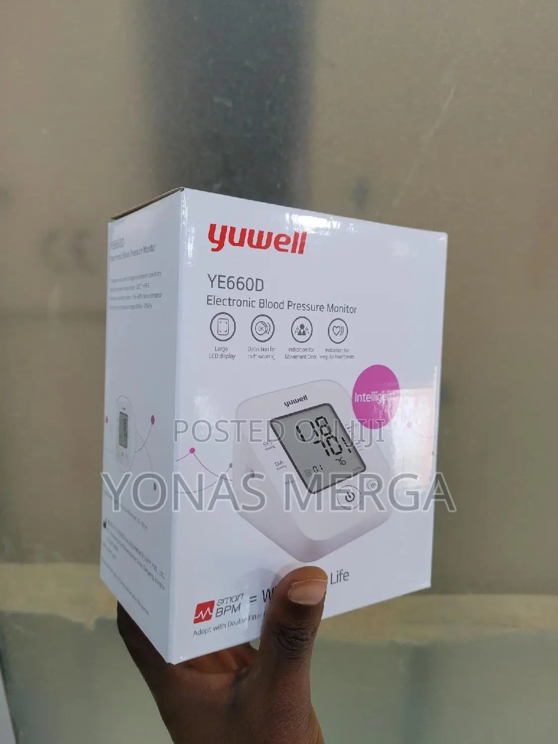 Blood Pressure Monitor址displaying Results on a Digital Panel