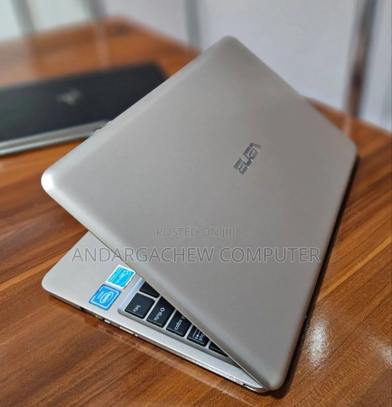 Laptop Asus Creator Q540 2GB Intel Core 2 Quad SSD 32GB