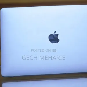 Photo - New Laptop Apple MacBook Pro 2022 M2 8GB Apple M2 SSD 256GB