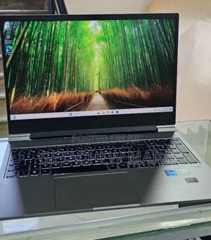 New Laptop Apple MacBook Pro 2017 16GB Intel Core I5 SSD 1T