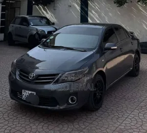 Photo - Toyota Corolla 2012 Gray