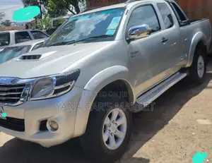 Toyota Hilux 2010 Silver