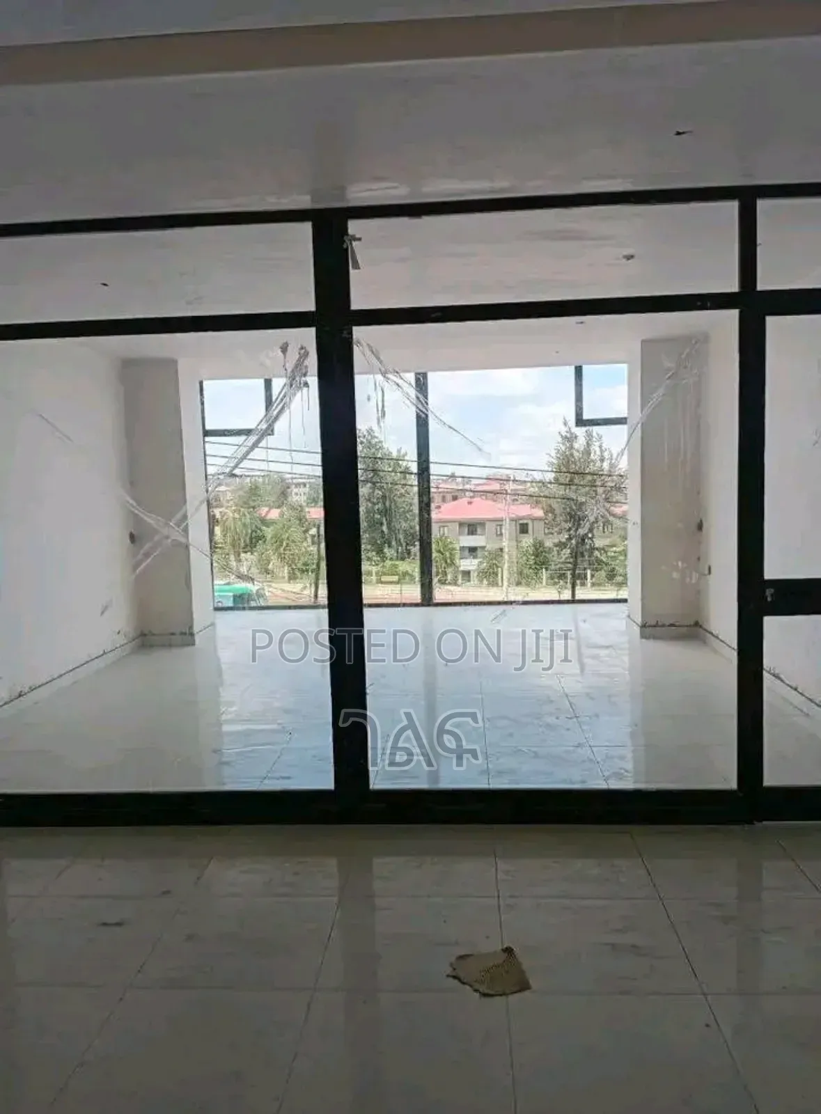 የንግድ ሱቅና አፓርትመንት ሽያጭ በሲኤምሲ